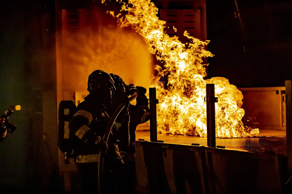 Pencegahan Kebakaran di Kapal 4 firefighters, firefighting, fire