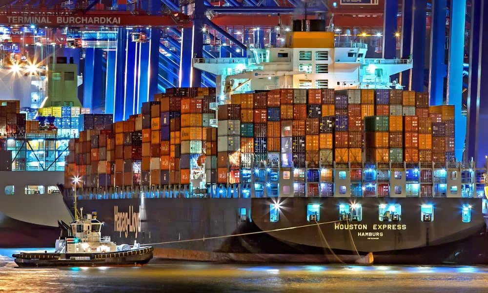 Mengenal Lebih Dekat Kapal Kontainer Panduan Praktis untuk Pemula 2 Kapal Kontainer Hapag Lloyd di Terminal Burchardkai